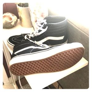 Vans sk8 hi top - classic - men’s sz 9